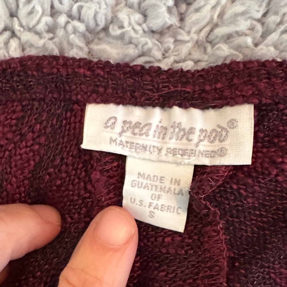 Maroon Patterned Lightweight Maternity Knit Top - Picture 2 of 4
